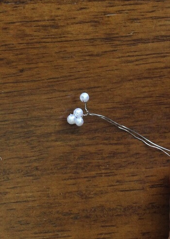 making DIY bridal clip